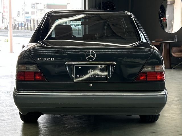 MERCEDES BENZ E class sedan