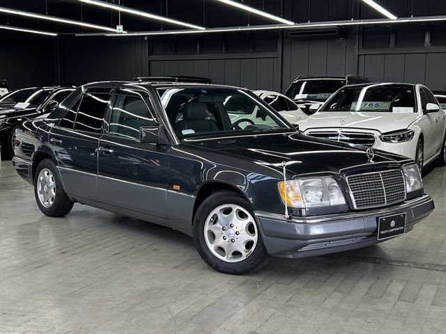 MERCEDES BENZ E class sedan