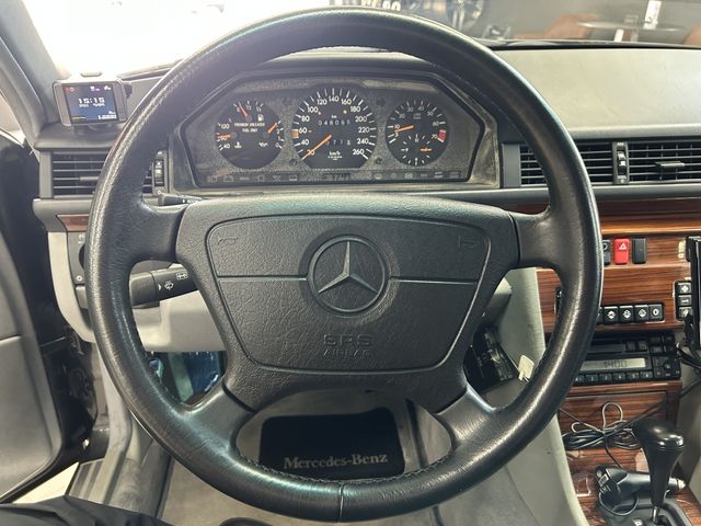 MERCEDES BENZ E class sedan