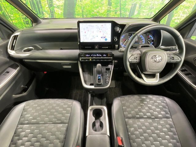 VOXY HYBRID
