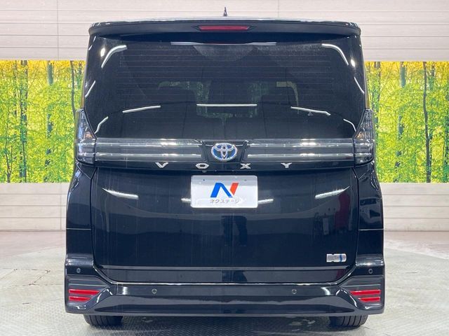 VOXY HYBRID