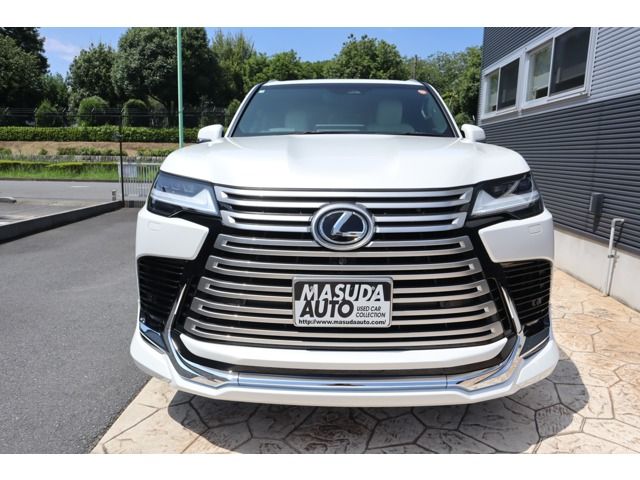LEXUS LX600