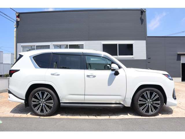 LEXUS LX600