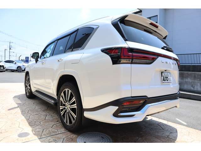 LEXUS LX600
