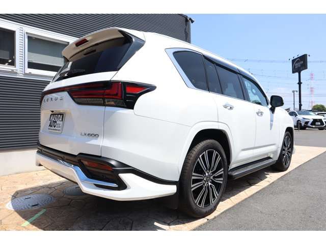 LEXUS LX600
