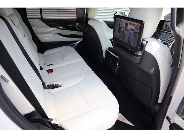 LEXUS LX600