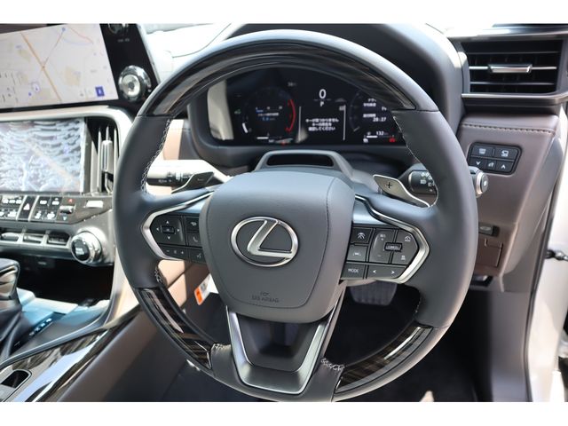LEXUS LX600