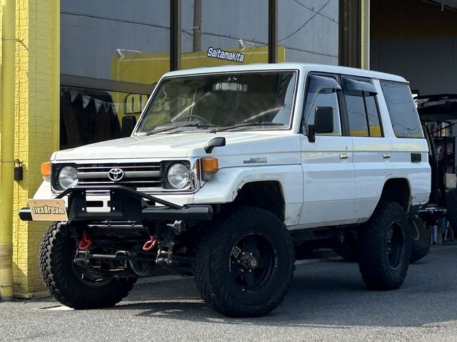 LANDCRUISER van