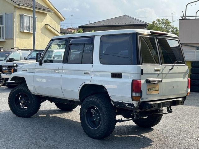 LANDCRUISER van