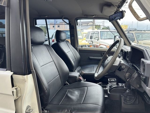 LANDCRUISER van