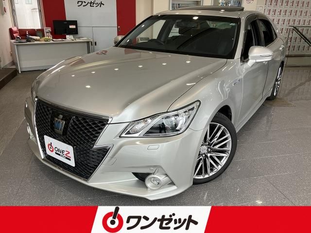 CROWN sedan hybrid