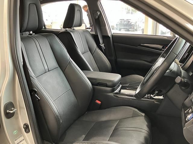 CROWN sedan hybrid