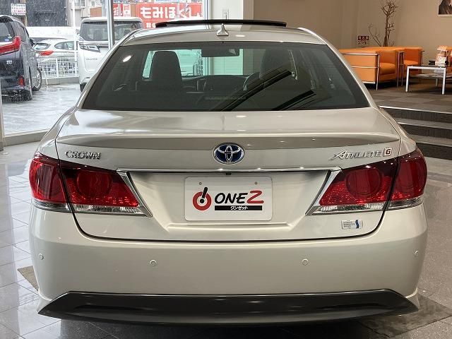 CROWN sedan hybrid