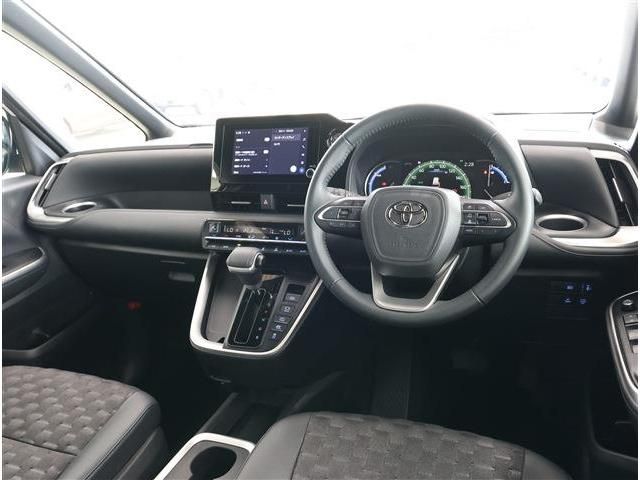 VOXY HYBRID