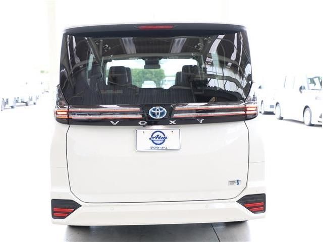 VOXY HYBRID