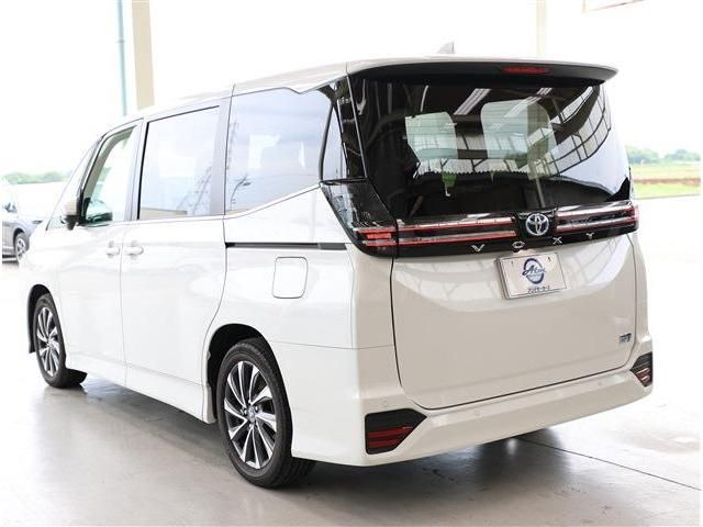 VOXY HYBRID