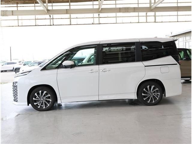 VOXY HYBRID