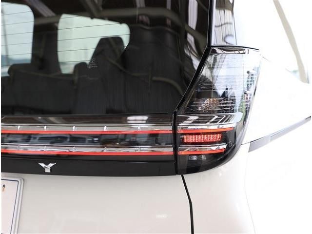 VOXY HYBRID