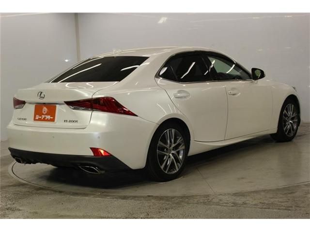 LEXUS IS200t