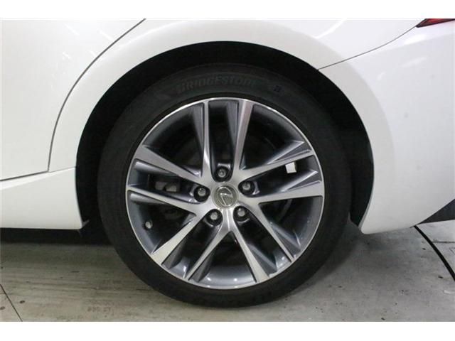 LEXUS IS200t