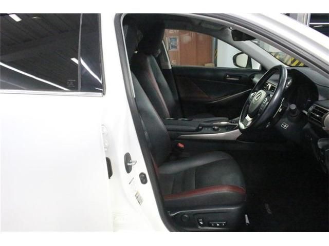 LEXUS IS200t