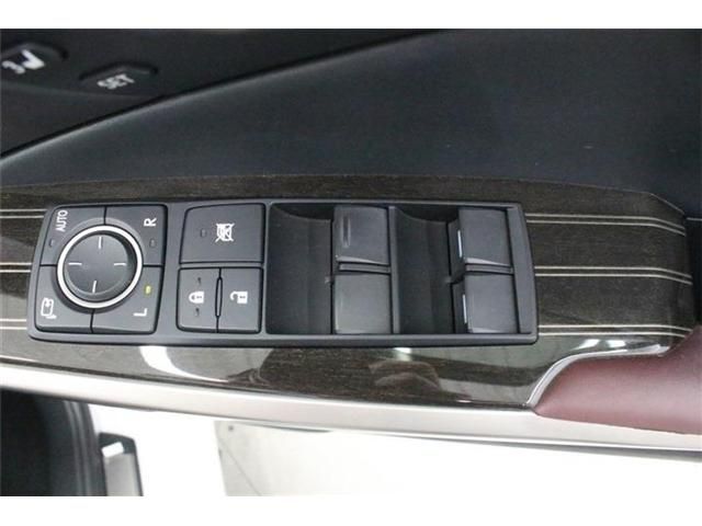 LEXUS IS200t