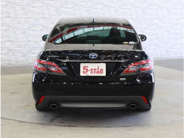 CROWN sedan hybrid