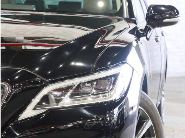 CROWN sedan hybrid