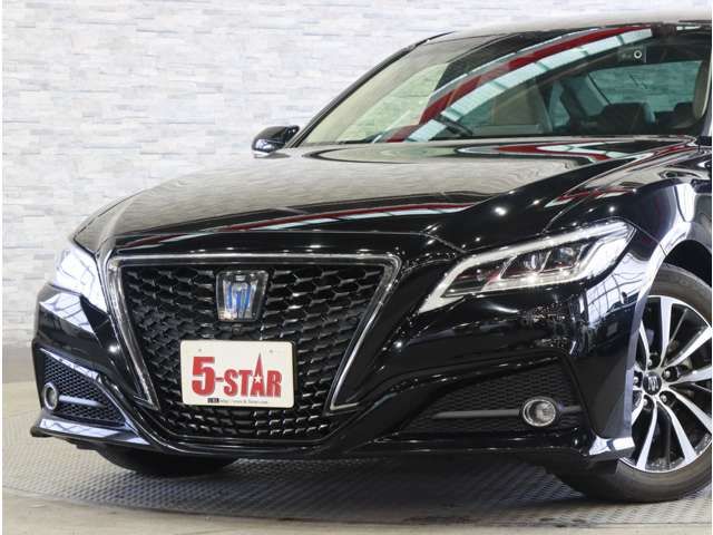 CROWN sedan hybrid