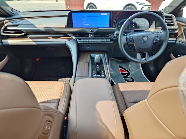 CROWN sedan hybrid
