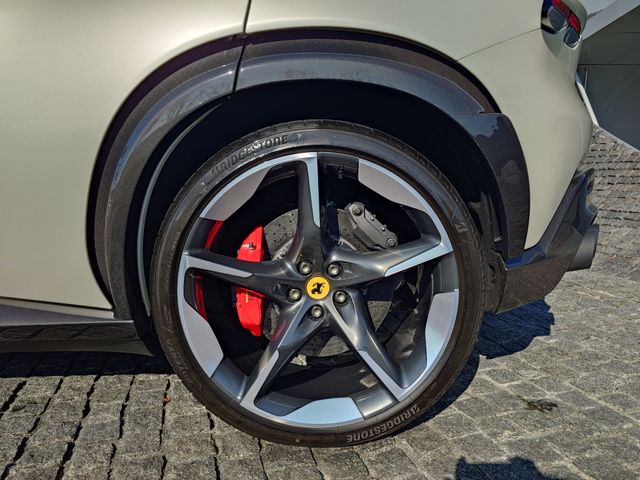FERRARI Purosangue