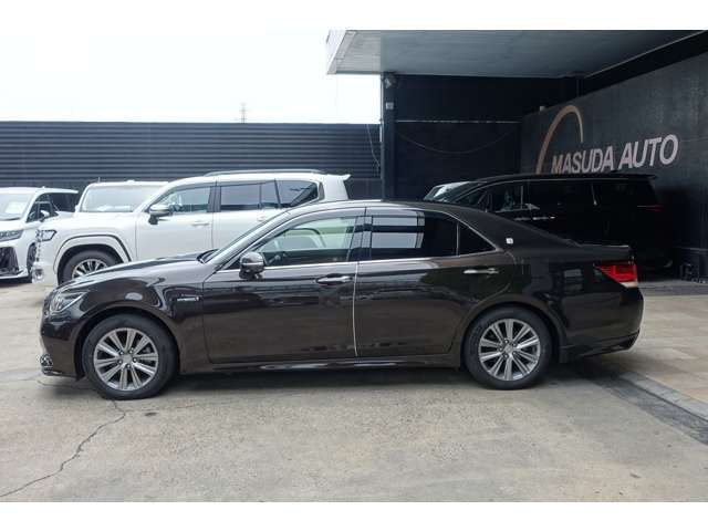 CROWN sedan hybrid 4WD