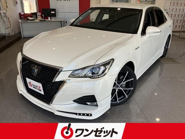 CROWN sedan hybrid