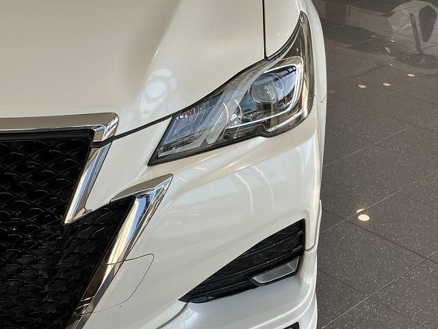 CROWN sedan hybrid