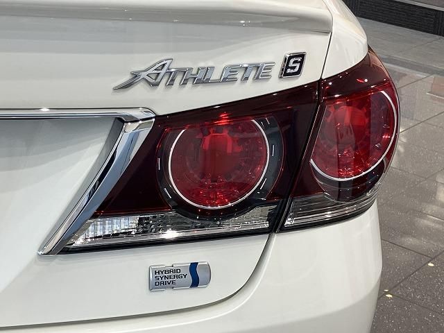 CROWN sedan hybrid