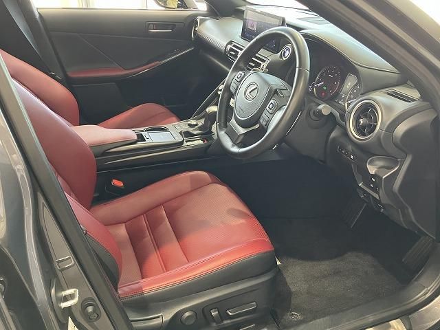 LEXUS IS300h