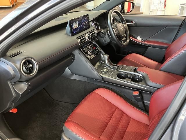 LEXUS IS300h