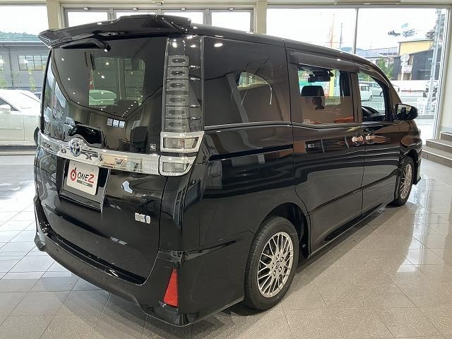 VOXY HYBRID