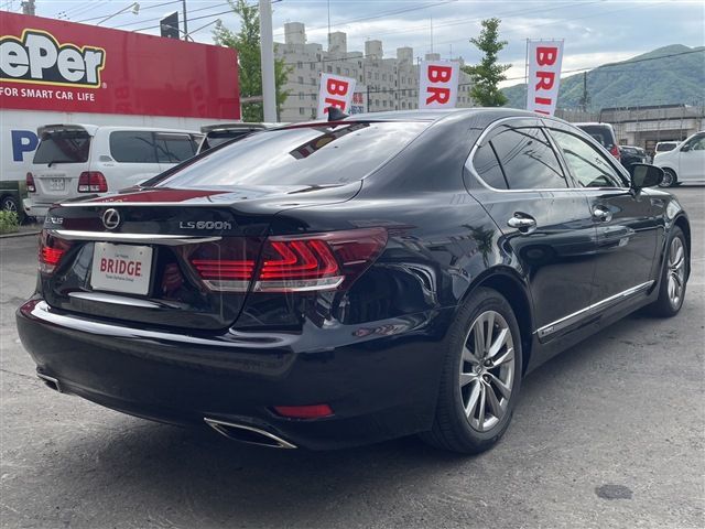 LEXUS LS600h