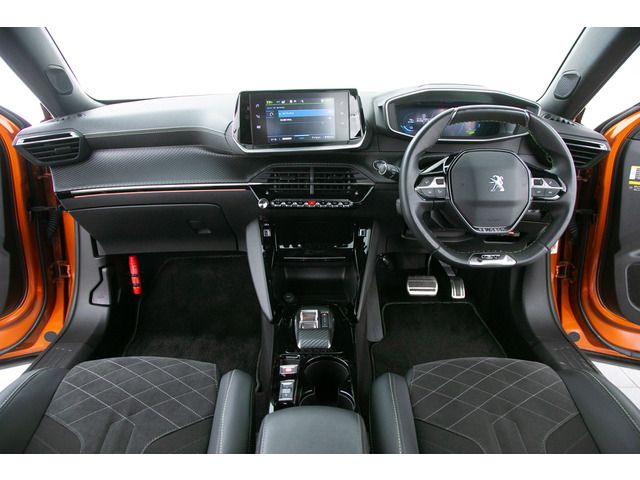 PEUGEOT e-2008