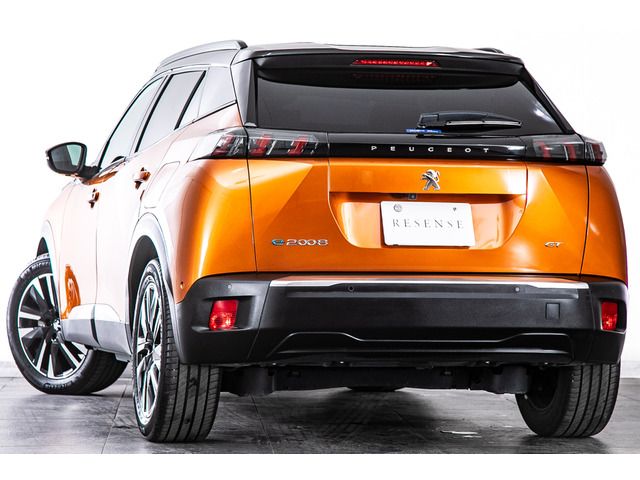 PEUGEOT e-2008