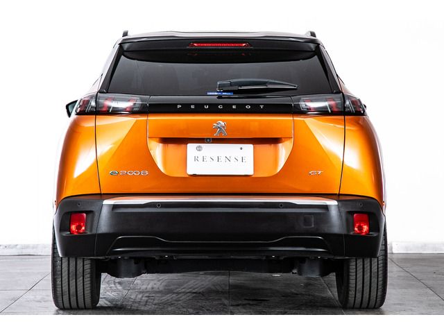 PEUGEOT e-2008