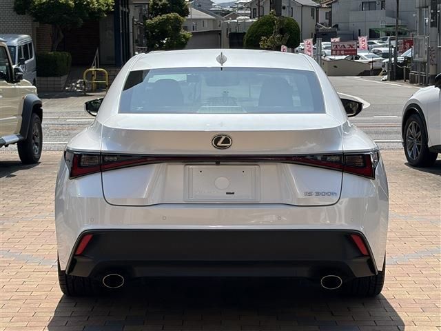 LEXUS IS300h