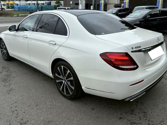 MERCEDES BENZ E class sedan