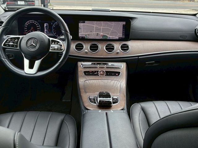 MERCEDES BENZ E class sedan