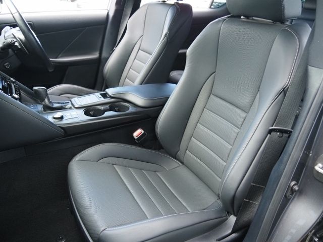 LEXUS IS300h