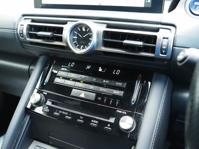 LEXUS IS300h