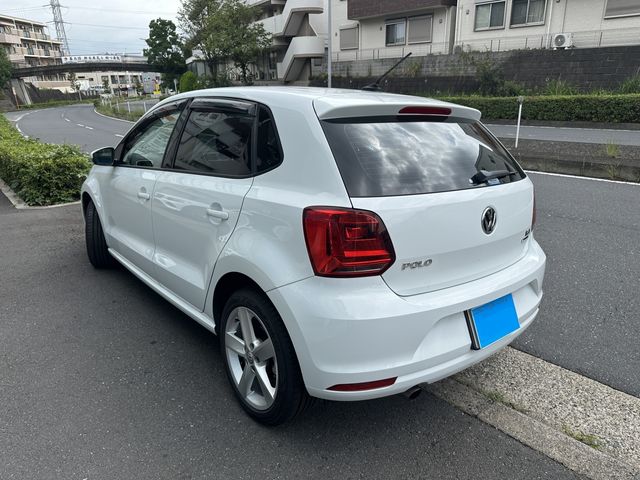 VOLKSWAGEN POLO