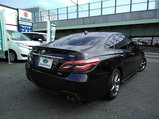 CROWN sedan hybrid