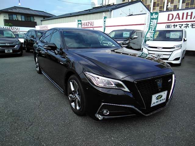 CROWN sedan hybrid